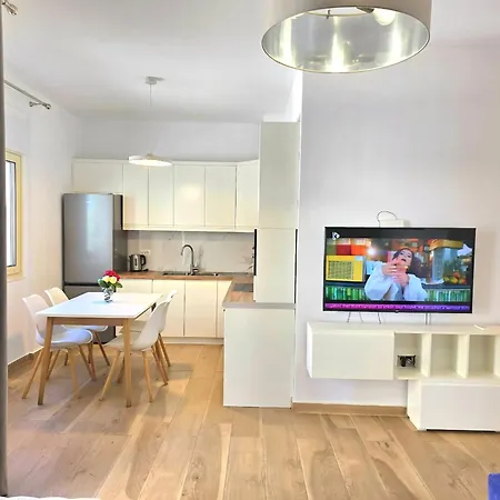 Sunny - 147 Apartment