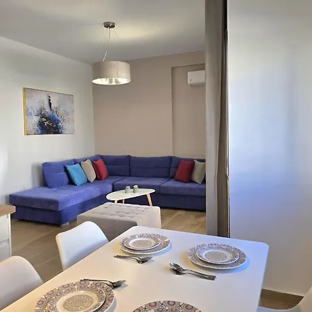Sunny - 147 Apartment